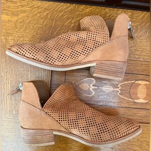 Dolce Vita perforated beige suede bootie 8 1/2
